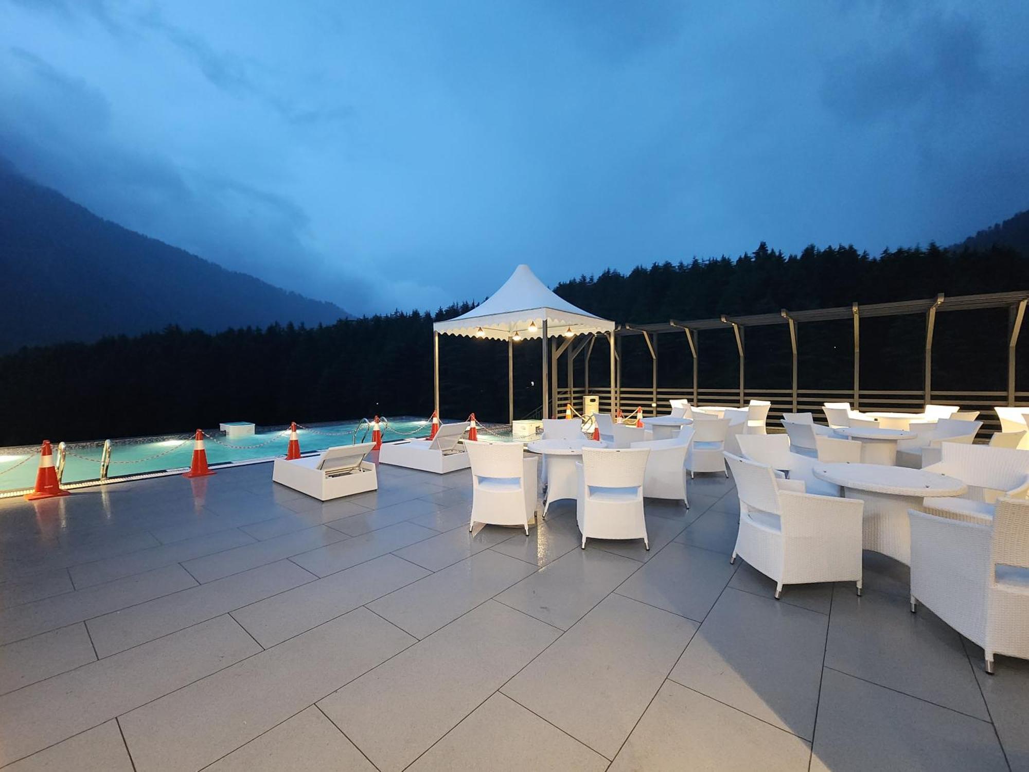 The Orchard Greens Resort - A Centrally Heated Property Manāli Eksteriør bilde