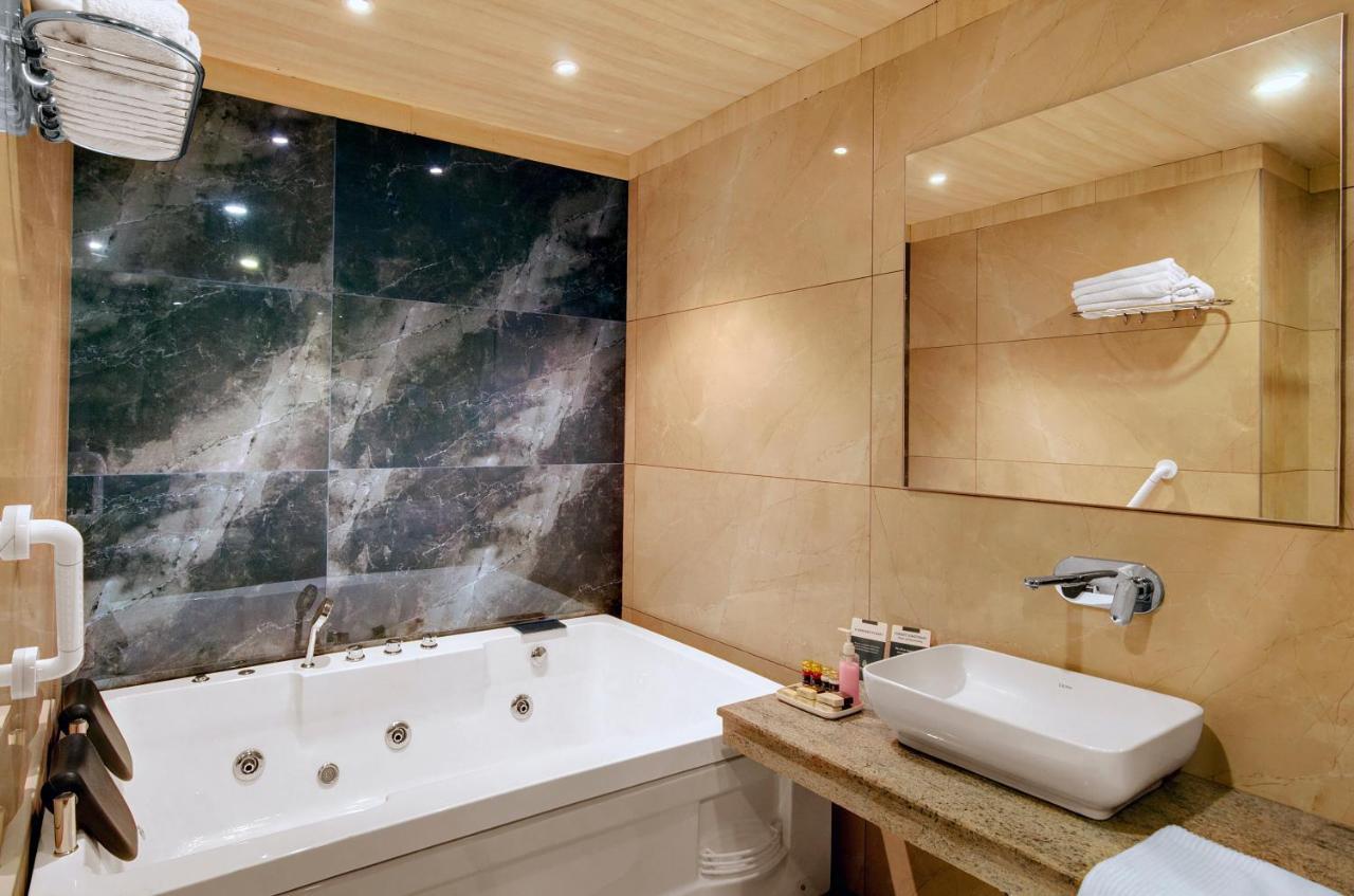 The Orchard Greens Resort - A Centrally Heated Property Manāli Eksteriør bilde